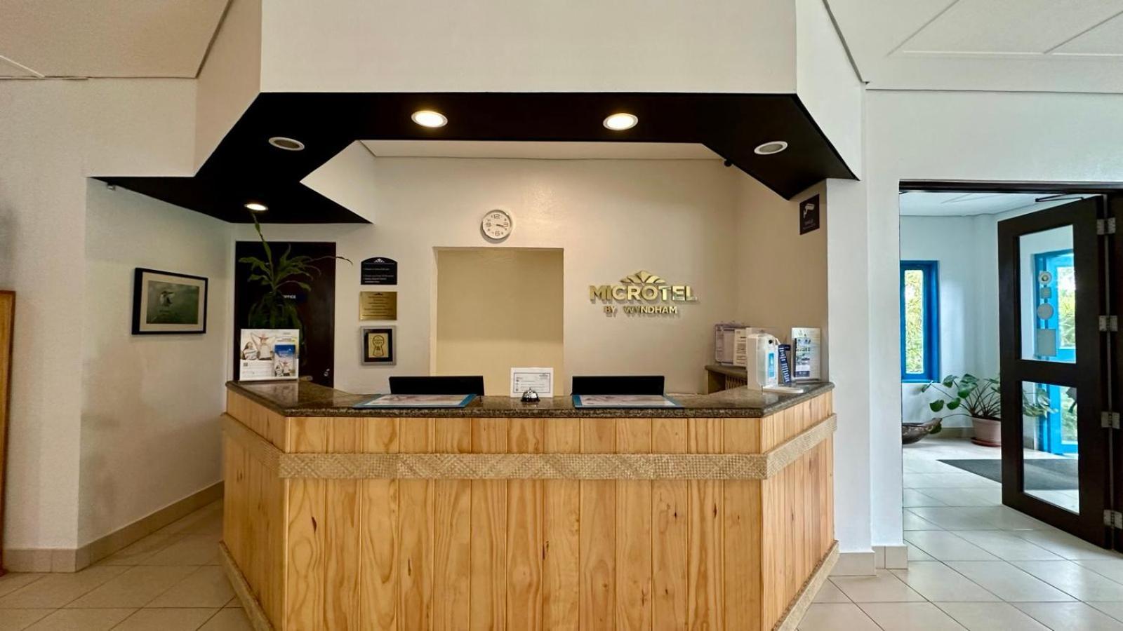 Microtel By Wyndham Puerto Princesa Екстериор снимка